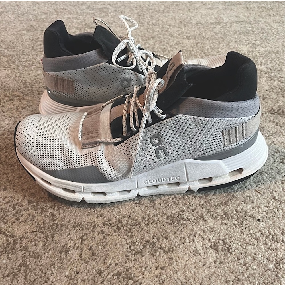 On Cloud Women Running Shoes